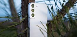 Samsung Galaxy S22 in a case