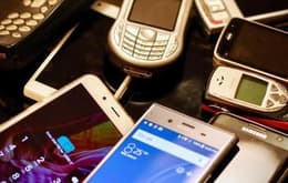 5 things you can do with your old cell phone