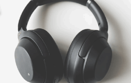 Are Headphones or Earphones Better?