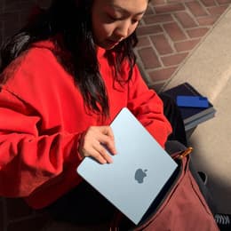 MacBook Air (2025) 13-inch - Apple M4 10-core and 8-core GPU - 16GB RAM - SSD 256GB