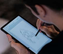 Picture of a medical student holding an Apple iPad mini A17