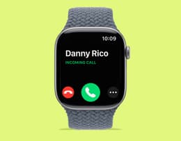 An Apple Watch 11 watch face showing an incoming call.