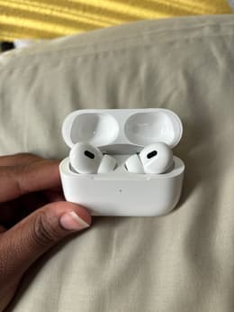 Apple AirPods Pro 2nd gen (2023) - MagSafe (USB-C) Charging case