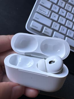 Apple AirPods Pro 2nd gen (2022) MagSafe (Lightning) Charging