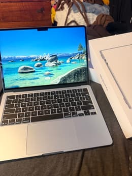 MacBook Air (2025) 13-inch - Apple M4 10-core and 10-core GPU