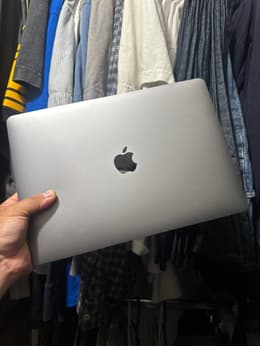 MacBook Air (2020) 13-inch - Apple M1 8-core and 7-core GPU - 8GB