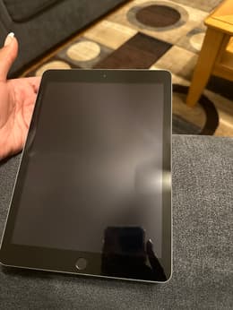 iPad 9.7-inches (2017) 5th gen 128 GB - Wi-Fi + 4G - Space Gray