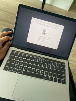 MacBook Pro 2017 13インチ SSD512GB MacBook Pro (13-inch, 2017, Two Thunderbolt 3 ports) - Technical