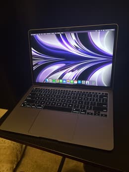 MacBook Air (2020) 13-inch - Apple M1 8-core and 7-core GPU - 8GB