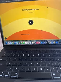 MacBook Air (2022) 13-inch - Apple M2 8-core and 8-core GPU - 8GB