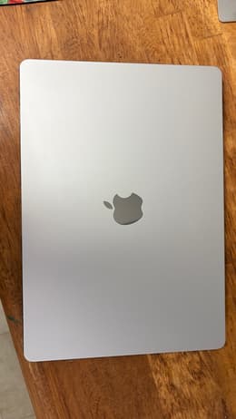 MacBook Air (2024) 13-inch - Apple M3 8-core and 8-core GPU - 8GB