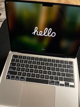 MacBook Air (2024) 13-inch - Apple M3 8-core and 10-core GPU