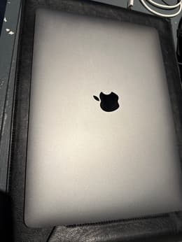 MacBook Air (2020) 13-inch - Apple M1 8-core and 8-core GPU - 16GB