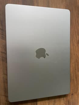 MacBook Air (2025) 13-inch - Apple M4 10-core and 10-core GPU