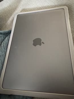 MacBook Pro (2022) 13-inch - Apple M2 8-core and 10-core GPU