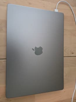 MacBook Pro (2020) 13-inch - Apple M1 8-core and 8-core GPU - 8GB