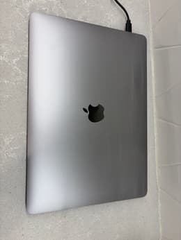 MacBook Air (2020) 13-inch - Apple M1 8-core and 7-core GPU - 8GB