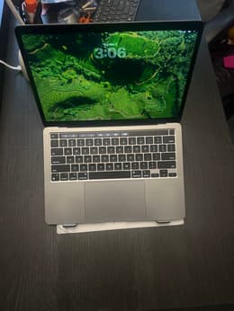 MacBook Pro (2020) 13-inch - Apple M1 8-core and 8-core GPU - 16GB