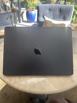 MacBook Air (2022) 13-inch - Apple M2 8-core and 10-core GPU