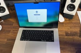 MacBook Pro (2021) 14-inch - Apple M1 Pro 8-core and 14-core GPU