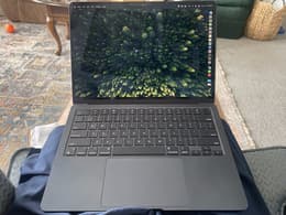 MacBook Air (2022) 13-inch - Apple M2 8-core and 10-core GPU