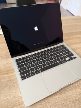 MacBook Air (2023) 15-inch - Apple M2 8-core and 10-core GPU - 8GB