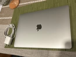 MacBook Air (2020) 13-inch - Apple M1 8-core and 8-core GPU - 8GB