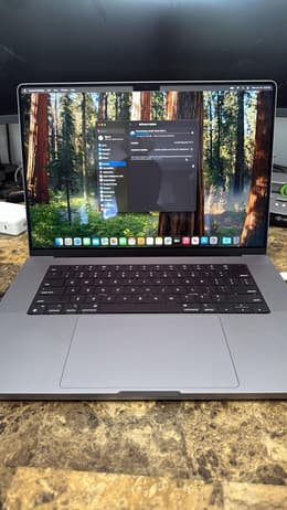 MacBook Pro (2021) 16-inch - Apple M1 Max 10-core and 32-core GPU