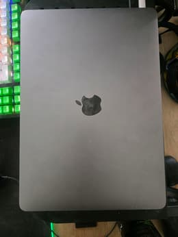 MacBook Air (2020) 13-inch - Apple M1 8-core and 7-core GPU - 16GB