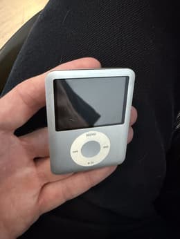 iPod nano 3 2007 8GB - Silver | Back Market
