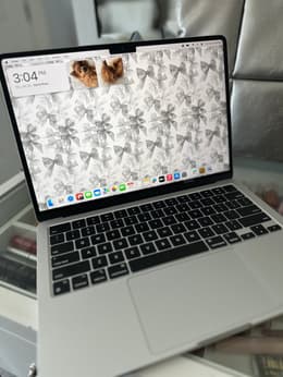 MacBook Air (2022) 13-inch - Apple M2 8-core and 10-core GPU