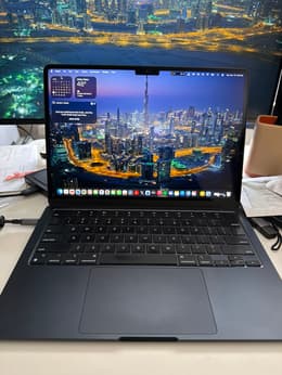 MacBook Air (2022) 13-inch - Apple M2 8-core and 10-core GPU - 8GB MacBook Air (2022) 13-inch - Apple M2 8-core and 10-core GPU - 8GB