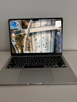 MacBook Air (2022) 13-inch - Apple M2 8-core and 10-core GPU - 8GB