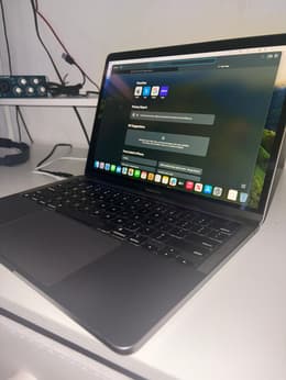 MacBook Pro (2020) 13-inch - Apple M1 8-core and 8-core GPU - 8GB