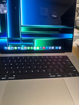 MacBook Pro (2022) 13-inch - Apple M2 8-core and 10-core GPU
