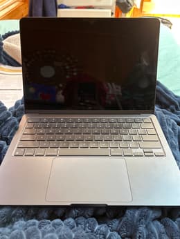 MacBook Air (2024) 13-inch - Apple M3 8-core and 10-core GPU