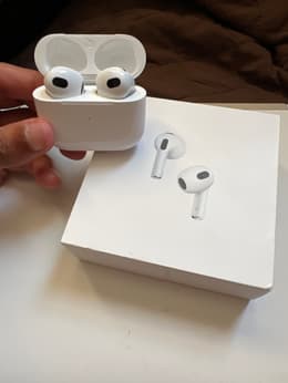 Apple AirPods 3rd gen (2021) - MagSafe Charging case | Back Market