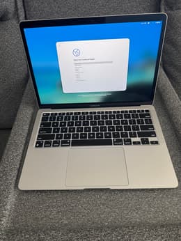 MacBook Air (2020) 13-inch - Apple M1 8-core and 8-core GPU - 8GB