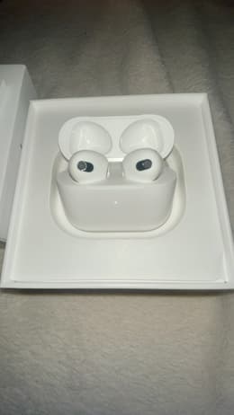 Apple AirPods 3rd gen (2021) - Lightning Charging case | Back Market