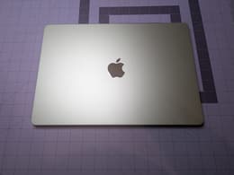 MacBook Air (2022) 13-inch - Apple M2 8-core and 10-core GPU - 8GB