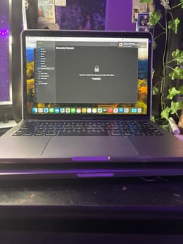 MacBook Pro (2022) 13-inch - Apple M2 8-core and 10-core GPU