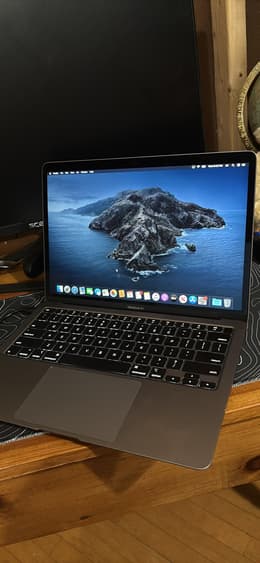 MacBook Air (2020) 13-inch - Apple M1 8-core and 7-core GPU - 16GB
