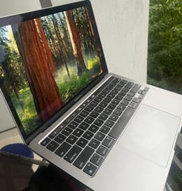 MacBook Pro (2020) 13-inch - Apple M1 8-core and 8-core GPU - 16GB