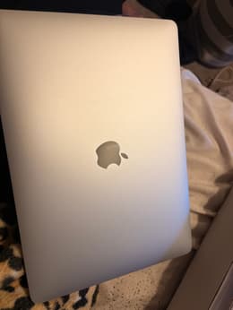 MacBook Air (2020) 13-inch - Apple M1 8-core and 8-core GPU - 16GB