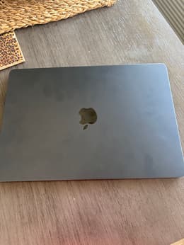 MacBook Air (2024) 15-inch - Apple M3 8-core and 10-core GPU - 8GB