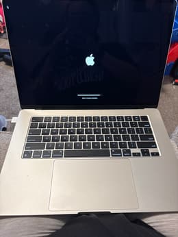 MacBook Air (2024) 13-inch - Apple M3 8-core and 8-core GPU - 8GB