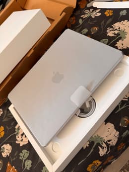 MacBook Pro (2023) 16-inch - Apple M3 Pro 12-core and 18-core GPU