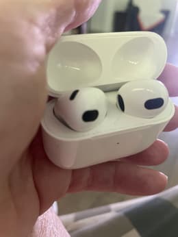 Apple AirPods 3rd gen (2021) - Lightning Charging case | Back Market