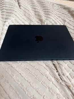 MacBook Air (2025) 15-inch - Apple M4 10-core and 10-core GPU