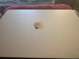 MacBook Air (2022) 13-inch - Apple M2 8-core and 10-core GPU - 8GB